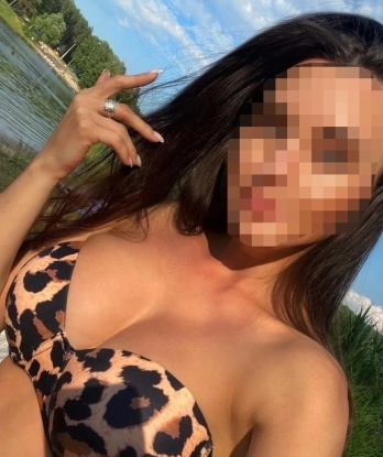 У меня долгие ночи переплетаются со сладострастием, а нежные прикосновения станут лучшим лекарством для твоей души. В Москве я существую, чтобы исполнить все твои эротические фантазии и заставить сердце биться быстрее. У меня широкий арсенал услуг, которые потрясут тебя: от классического массажа до пылкого стриптиза. Я гарантирую полную конфиденциальность и безупречное качество услуг. Мои фото – это моя гордость, и у тебя есть возможность увидеть в реальности то, что ты раньше мог встретить только в мечтах. Позволь себе настоящий релакс и насладись великолепием Москвы со мной на самом высоком уровне. Жду тебя! 😉💋 Алёнушка